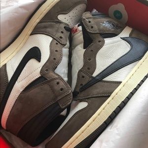 Travis Scott Jordan 1